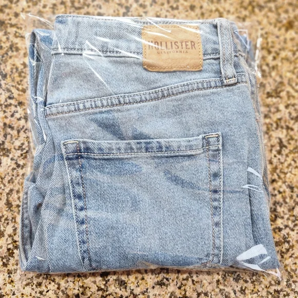 Hollister Curvy Ultra High Rise Size 4S (Sz 4-5) W27S Vintage Straight Jeans - Picture 1 of 10